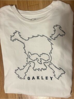 Vintage Oakley Shirt Skull & Crossbones Embroidered Stitched XL